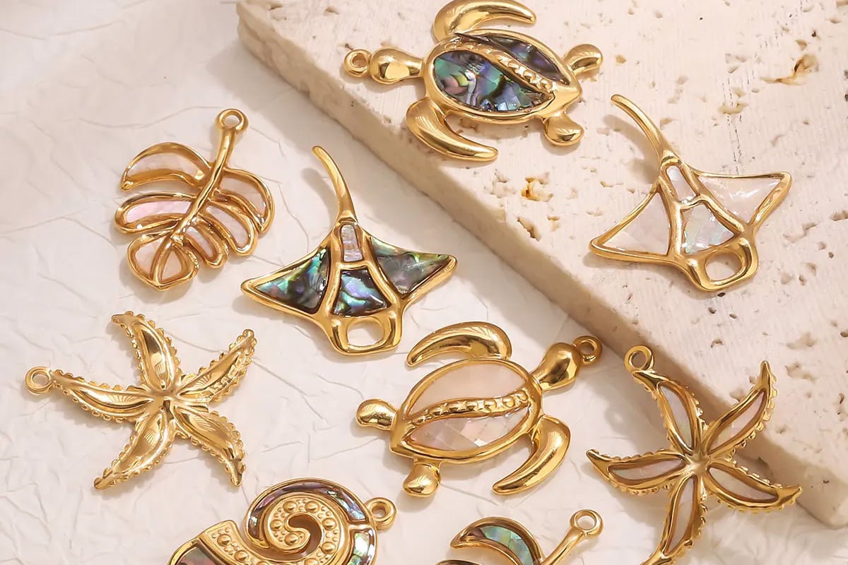 5 idées de bijoux à emporter en vacances cet été
