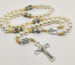 La symbolique des croix, anges et médailles dans les bijoux chrétiens