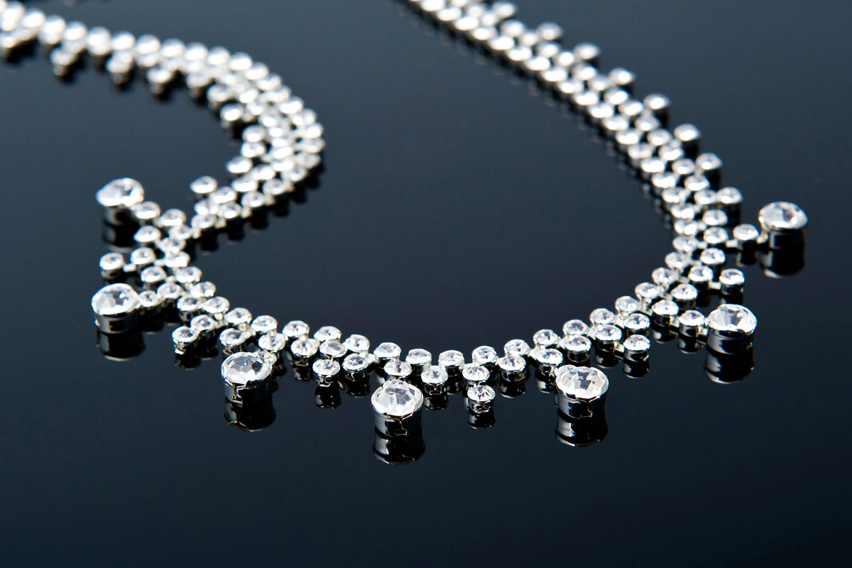 5 erreurs fréquentes à éviter pour conserver la beauté de ses bijoux