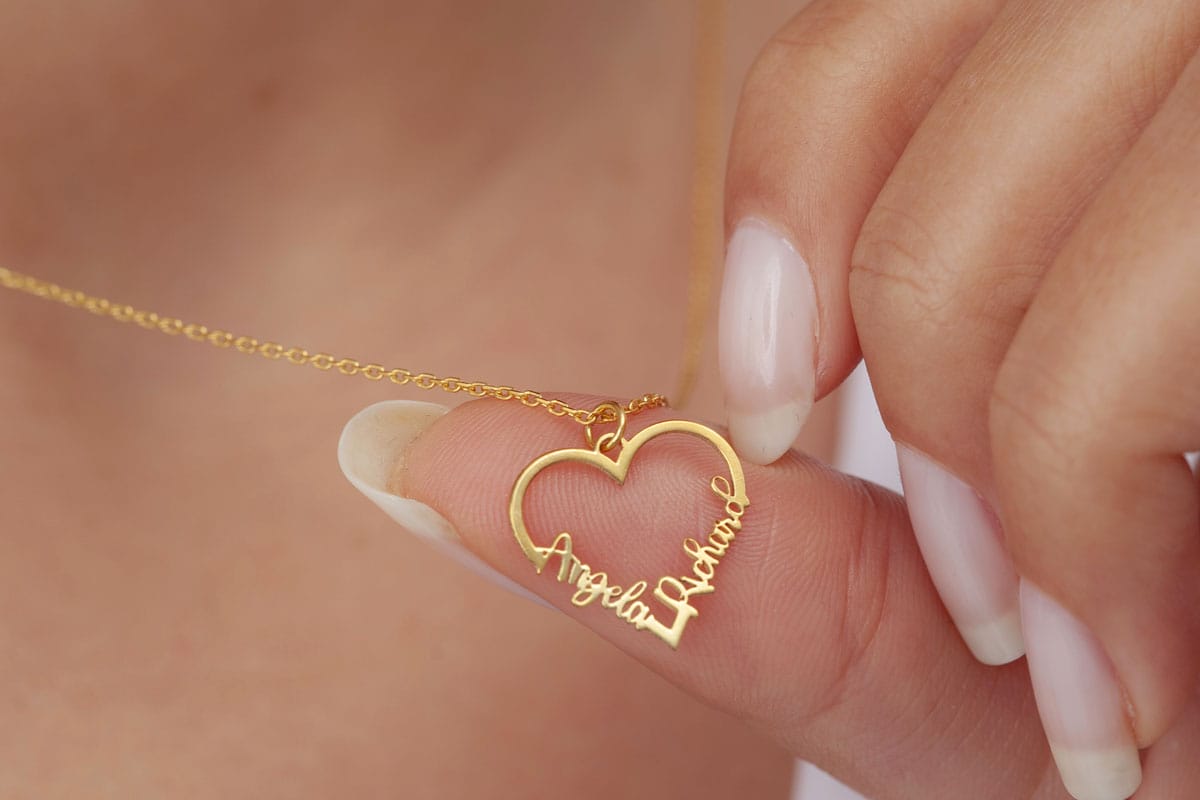 Bijou personnalisé : prénom, date, symbole… que graver pour un cadeau vraiment unique ?