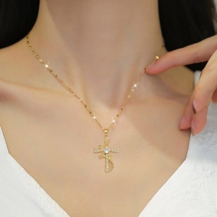 Collier « Croix Éternelle »