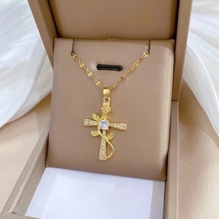 Collier « Croix Éternelle »