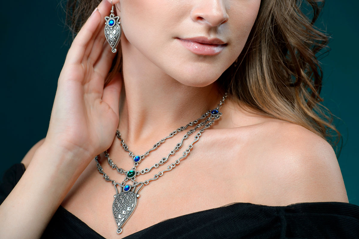 Quelles couleurs de bijoux pour quelle carnation ?