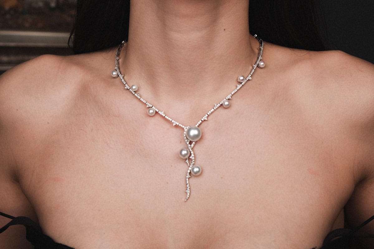 Quels bijoux pour femme de 50 ans : élégance, confort et tendances 2025